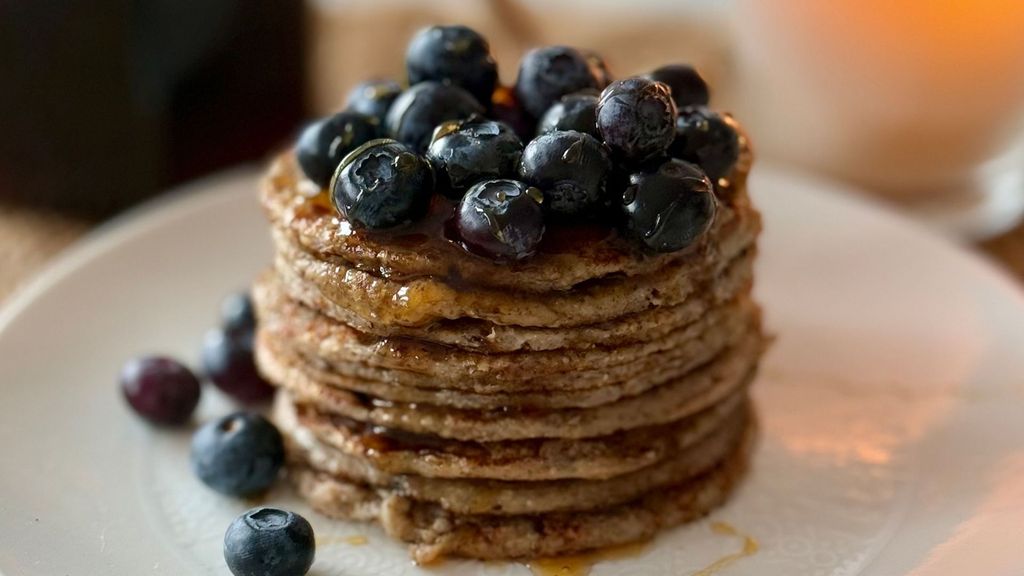 Los pancakes de chía más dulces: la receta vegetariana para triunfar en desayunos y meriendas