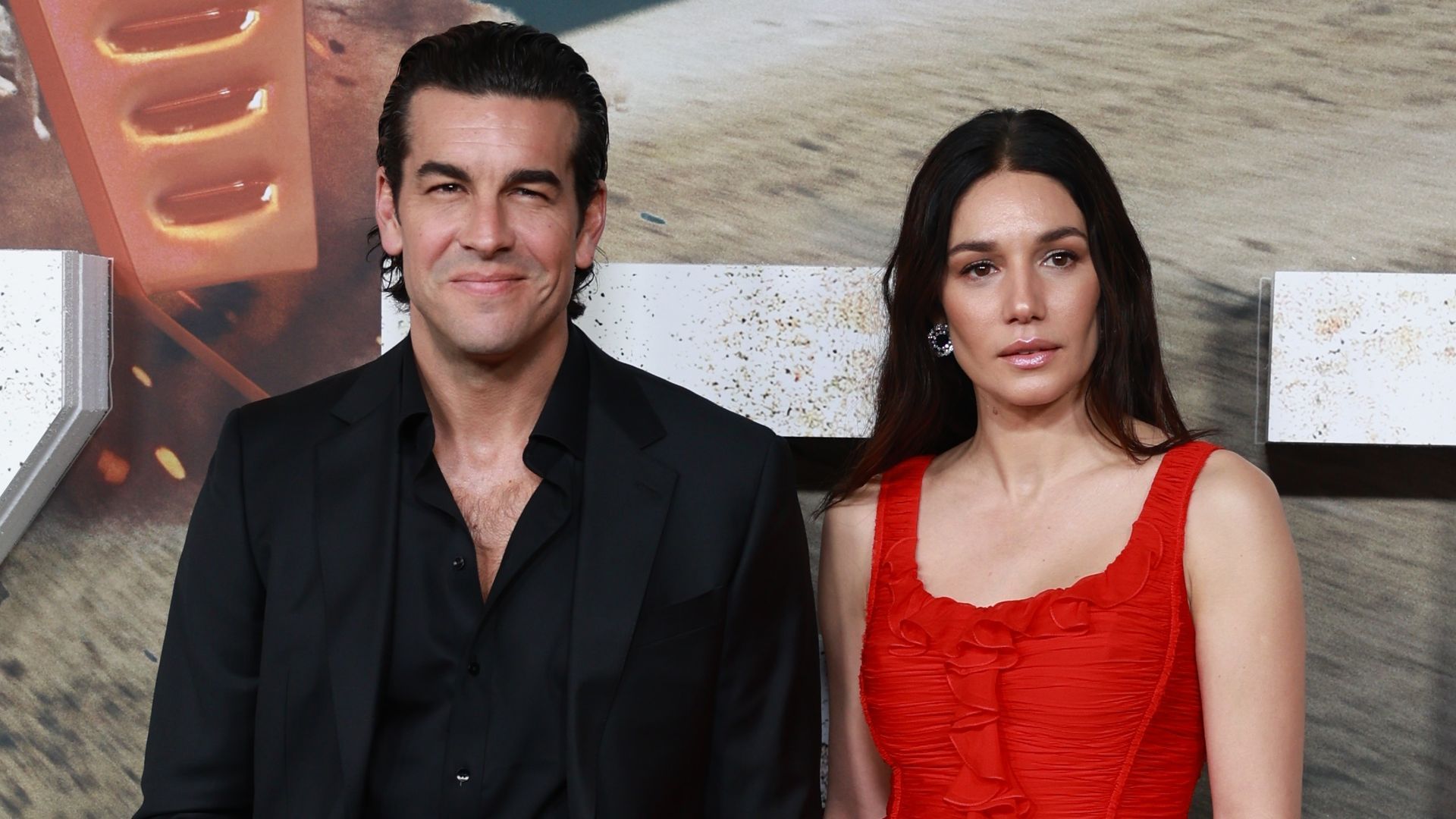 Mario Casas y Mariela Garriga durante el estreno de 'Zeta' el pasado 17 de marzo