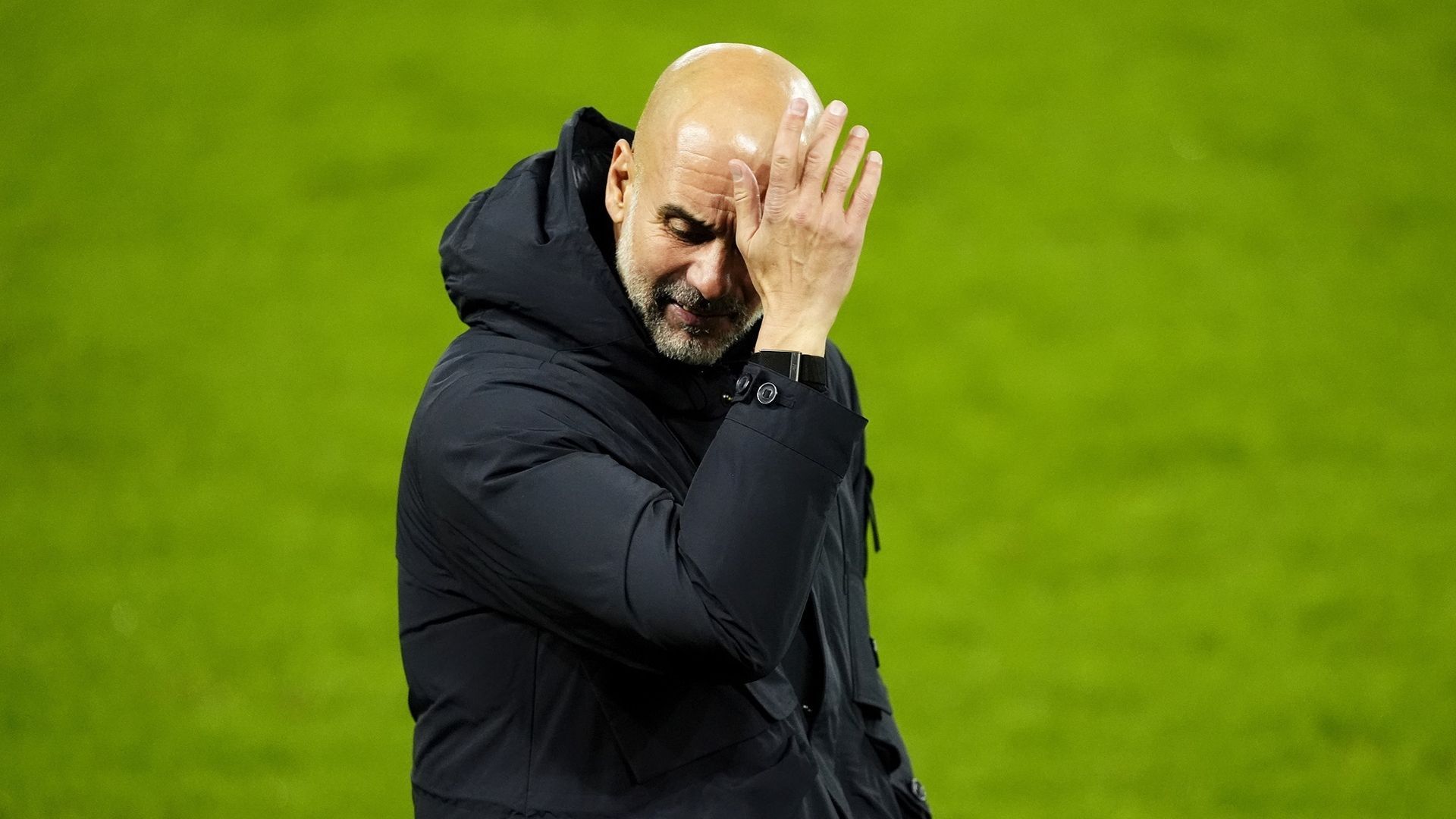 Pep Guardiola lamentándose en un partido del Manchester City esta temporada