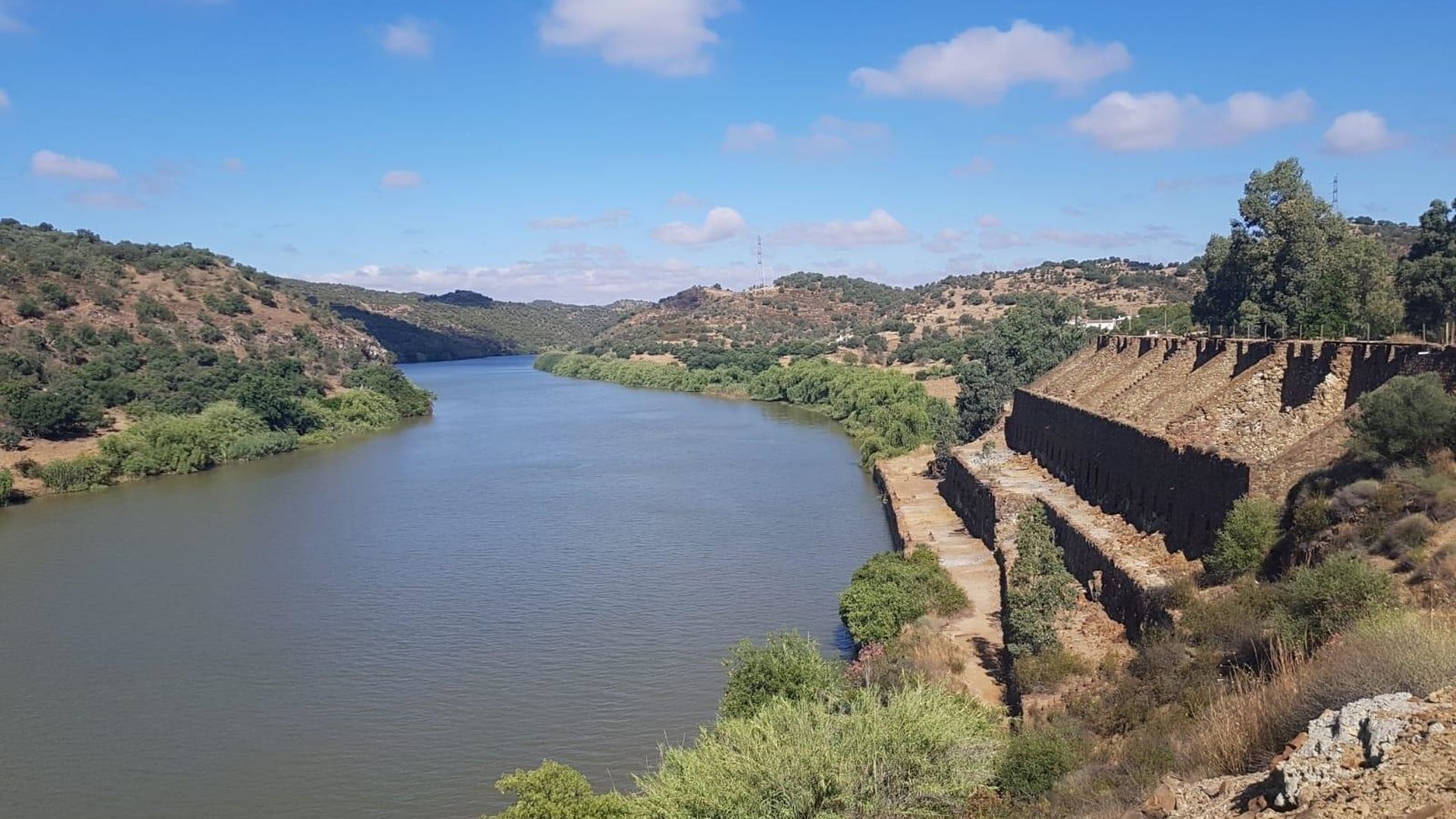 Rescatan el cadáver de una mujer hallada flotando en el Guadiana