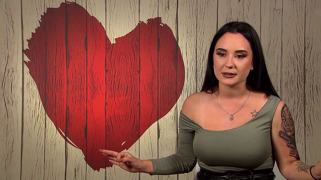 Una soltera de 'First Dates' explica su método infalible para controlar el móvil a sus parejas: "Para las tóxicas"