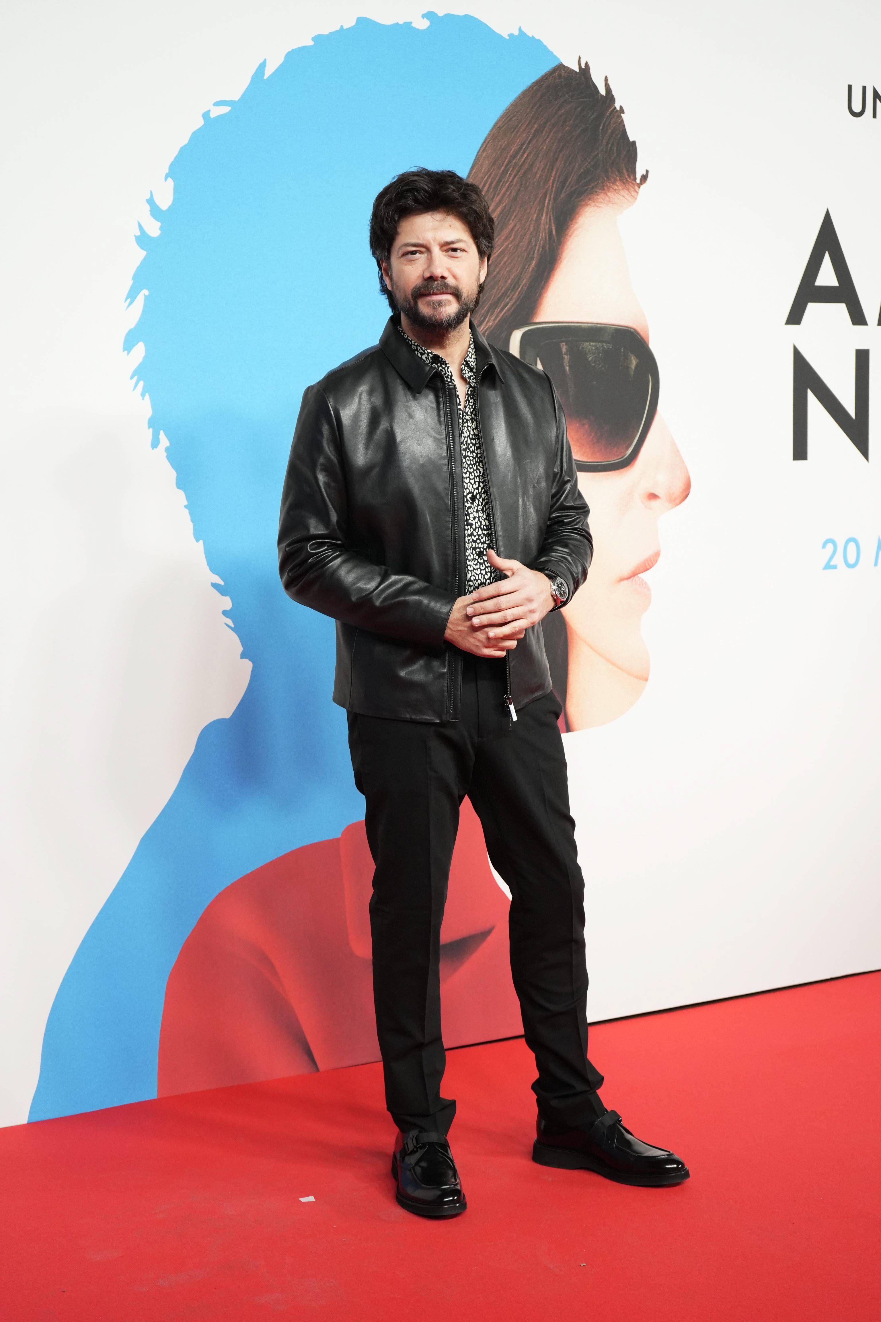 Álvaro Morte, en el estreno de 'Amarga Navidad'