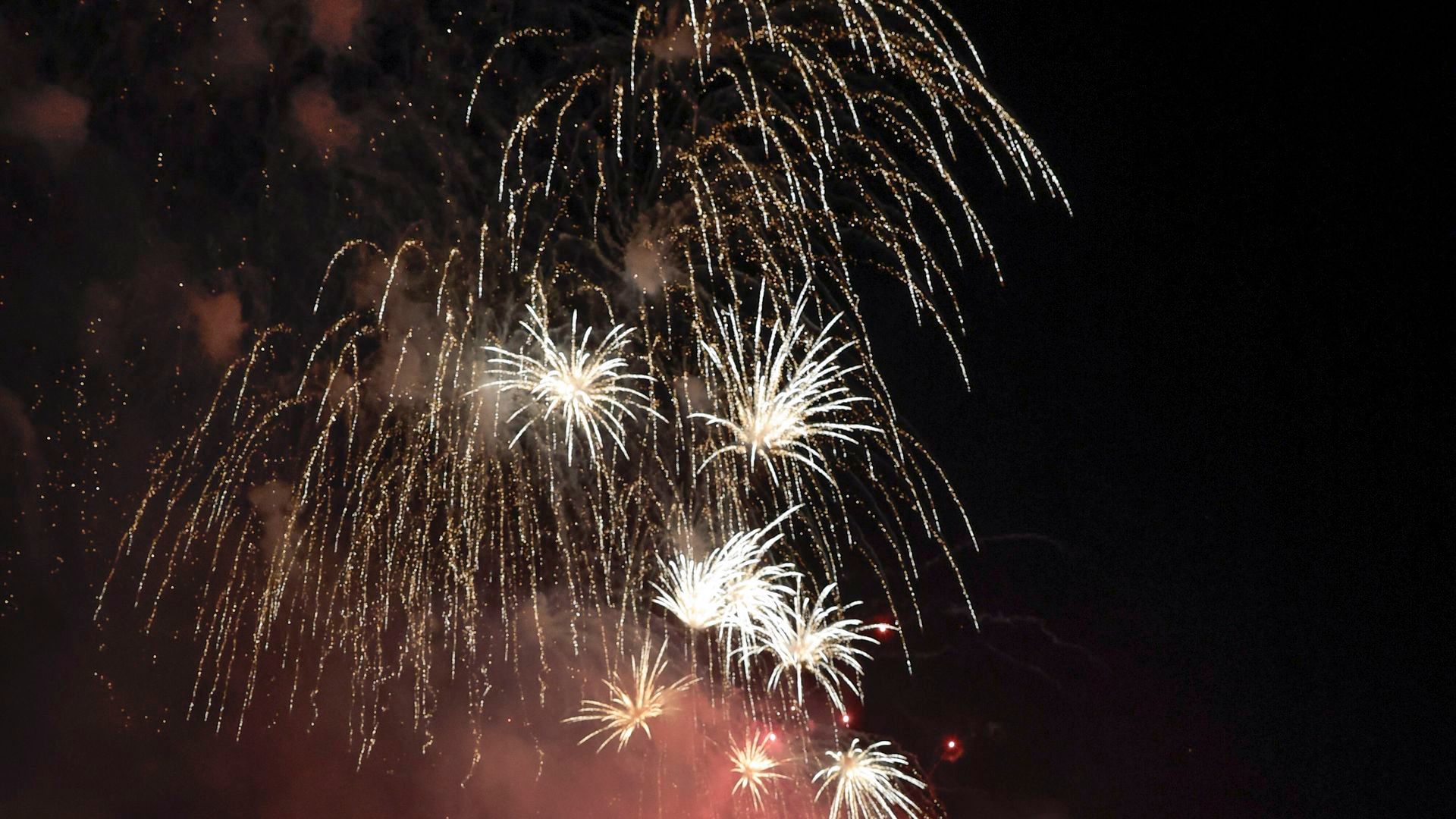 Castillos de fuegos artificiales durante la 'Nit del Foc' 2026