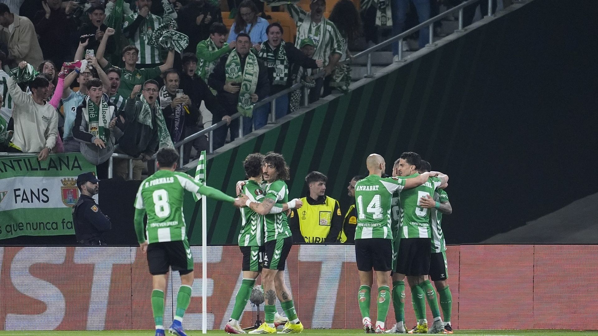 Celebración del gol de Ruibal al Panathinaikos