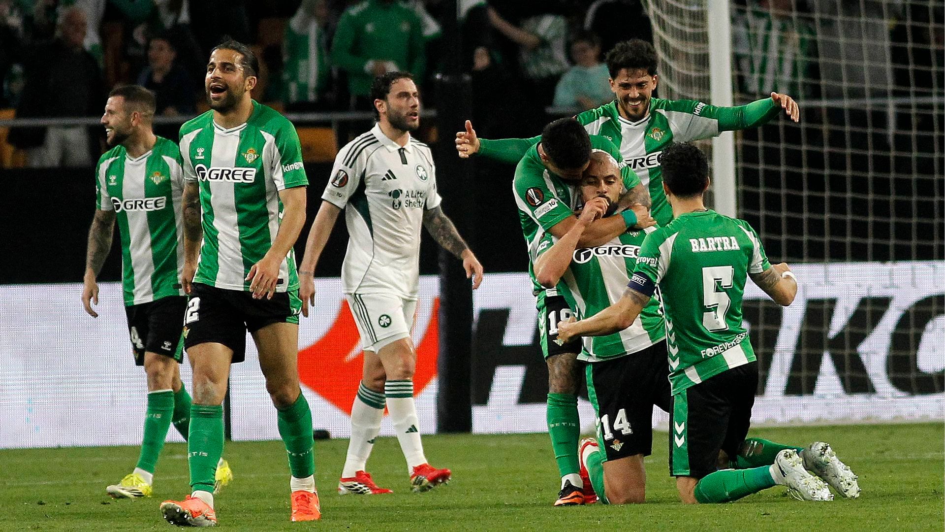 Celebración del gol de Sofyan Amrabat, en el Betis - Panathinaikos Celebración del gol de Sofyan Amrabat, en el Betis - Panathinaikos