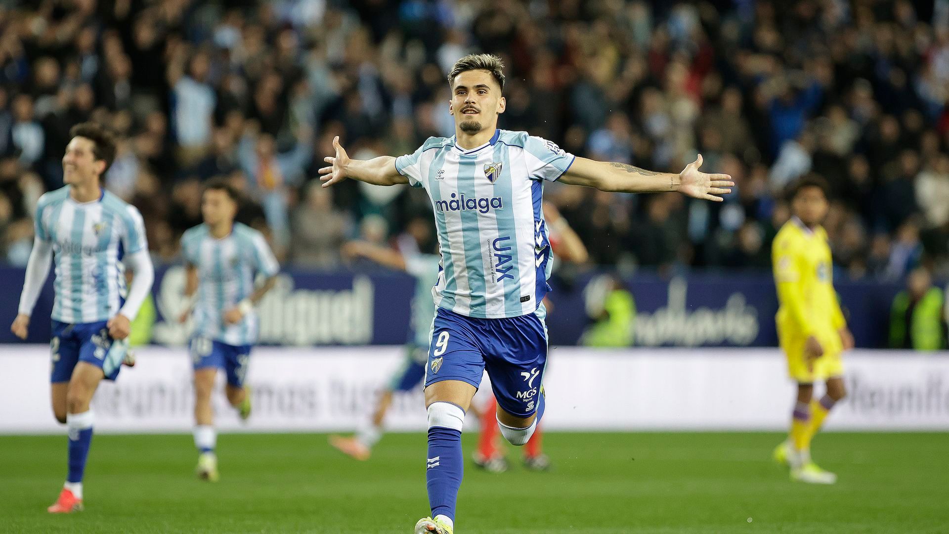 Chupe celebra un gol en La Rosaleda