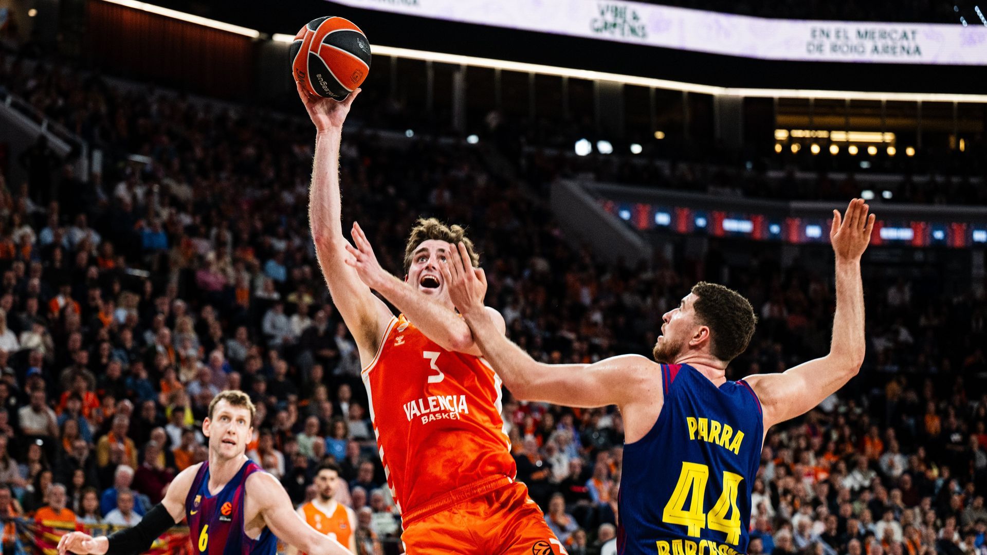 El Barça asalta el Roig Arena en la Nit de la Cremà (62-66)