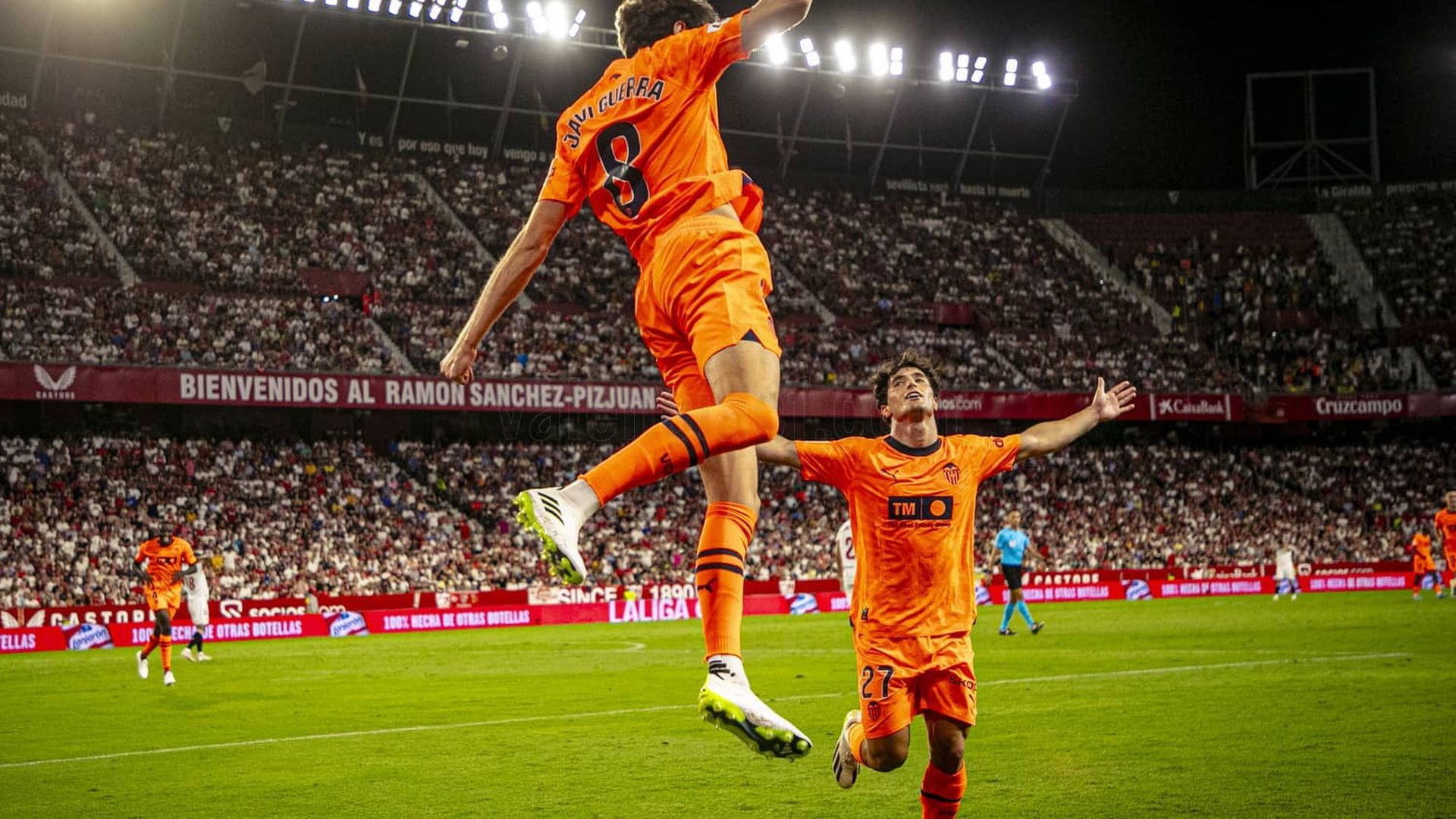 Gol de Javi Guerra en Sevilla