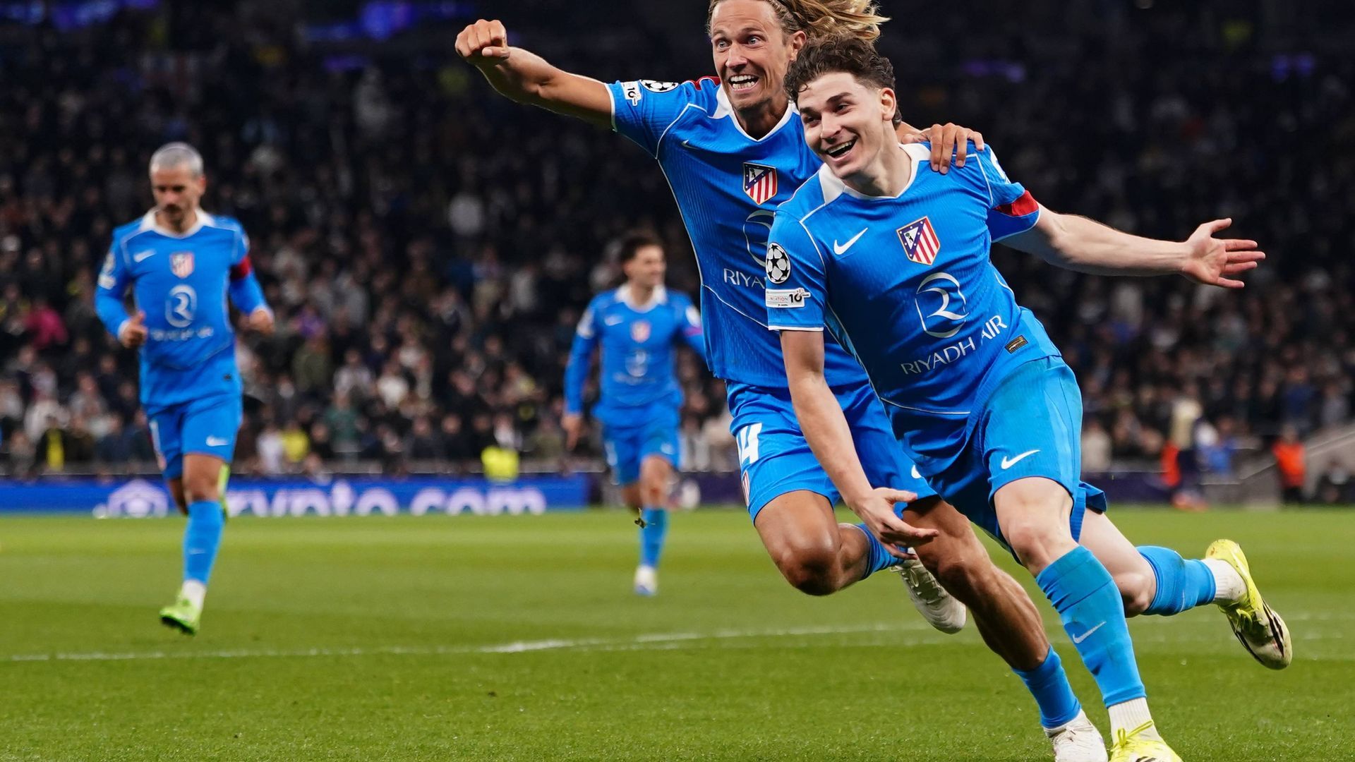 Julián Álvarez celebra su gol en el Tottenham-Atleti de Champions