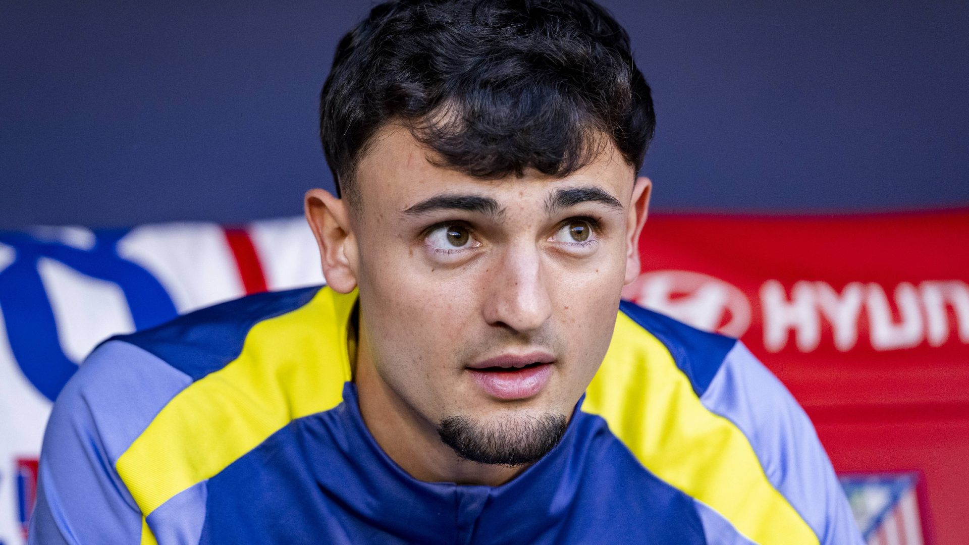 Marc Pubill, en el banquillo del Atlético de Madrid