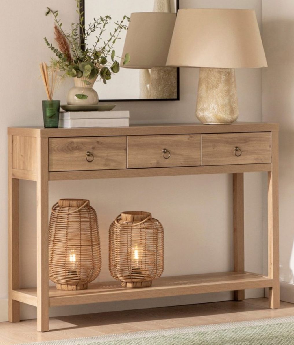 Mueble recibidor en madera natural de Klast Home.