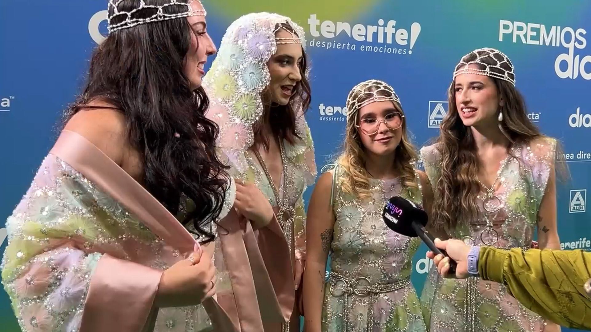 nueva-linea-nos-cuenta-desde-los-premios-dial-como-vive-el-exito-viral-y-su-dia-a-dia-tras-la-fama-1_da39-2