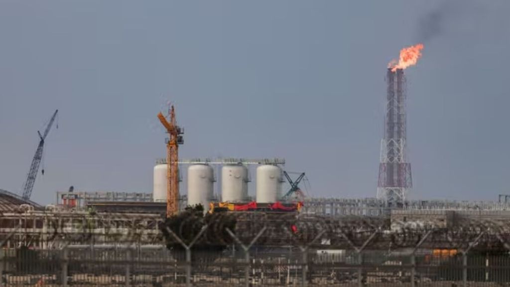 Israel ataca el mayor complejo de gas iraní y Teherán lanza una lluvia de misiles sobre una planta en Catar