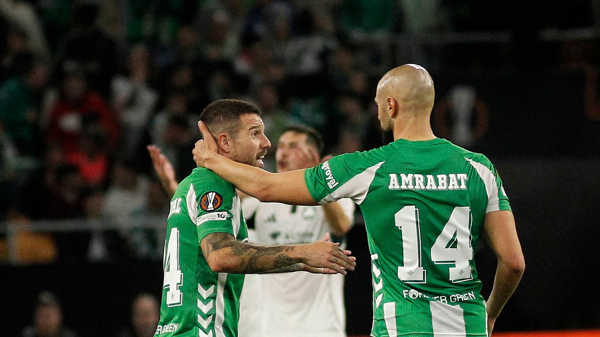 Sofyan Amrabat y Aitor Ruibal, en el Betis - Panathinaikos