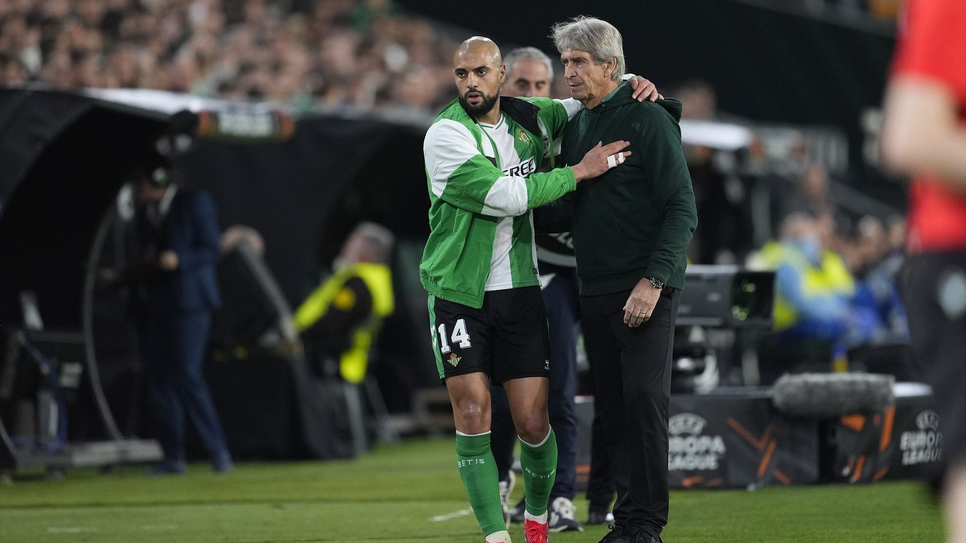 Sofyan Amrabat y Pellegrini, en el Betis - Panathinaikos