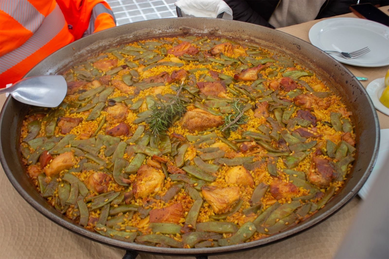 Una de las premiadas paellas de Binhui