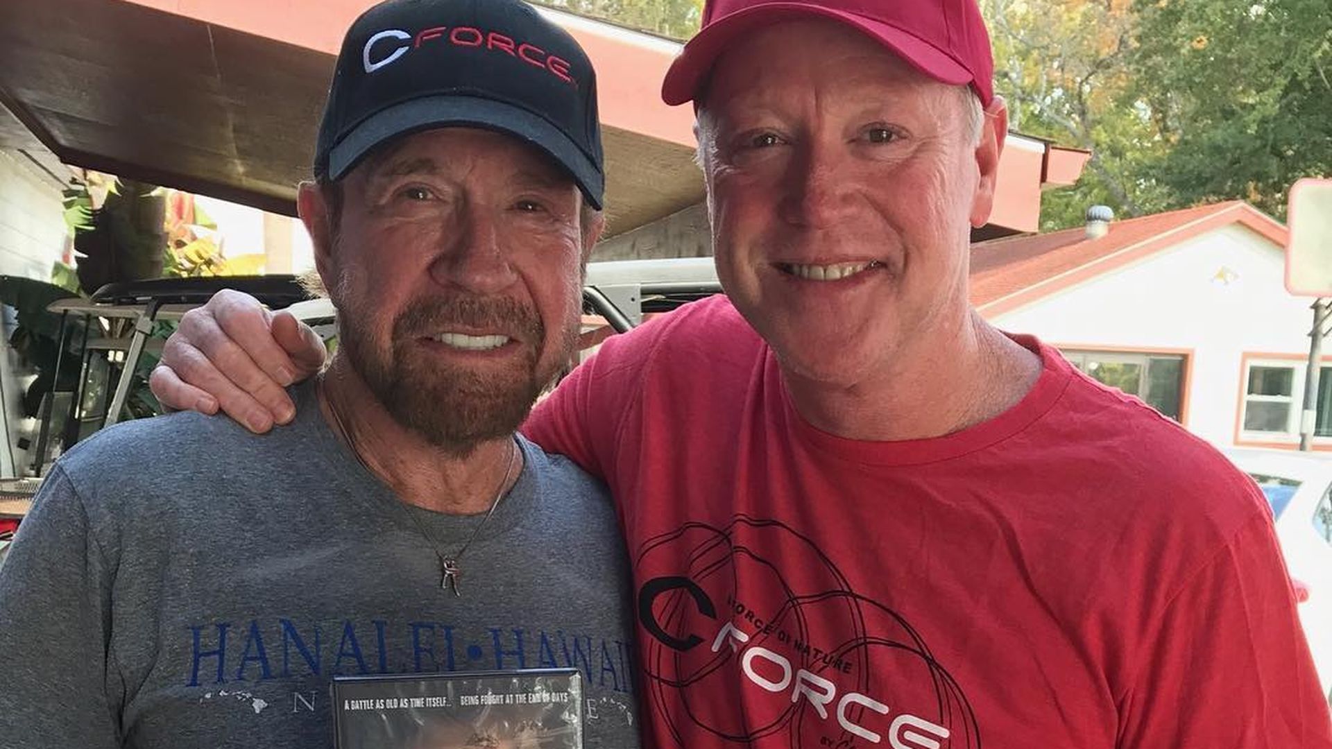 Chuck Norris y su hijo mayor, Mike