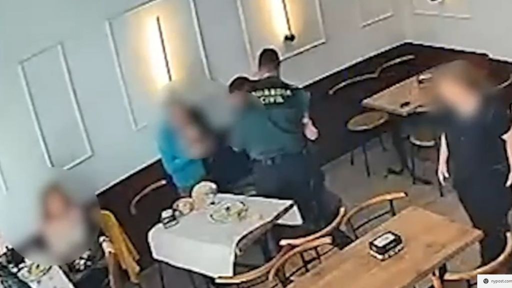 Dos guardias civiles salvan la vida a un anciano que se había atragantado con la maniobra de heimlich