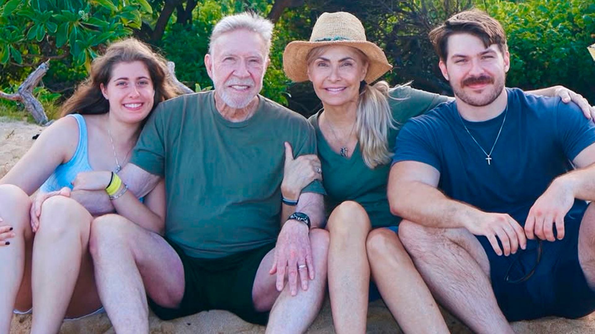 El actor, su mujer Gena y dos de sus hijos, Dakota y Danilee El actor, su mujer Gena y dos de sus hijos, Dakota y Danilee