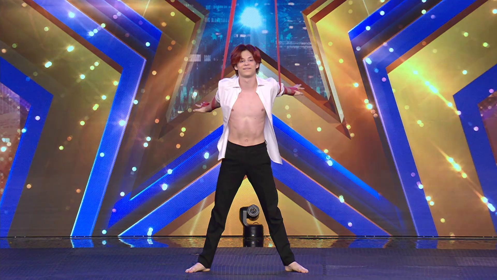 La actuación de Eldar Got Talent Temporada 11 Top Vídeos 171