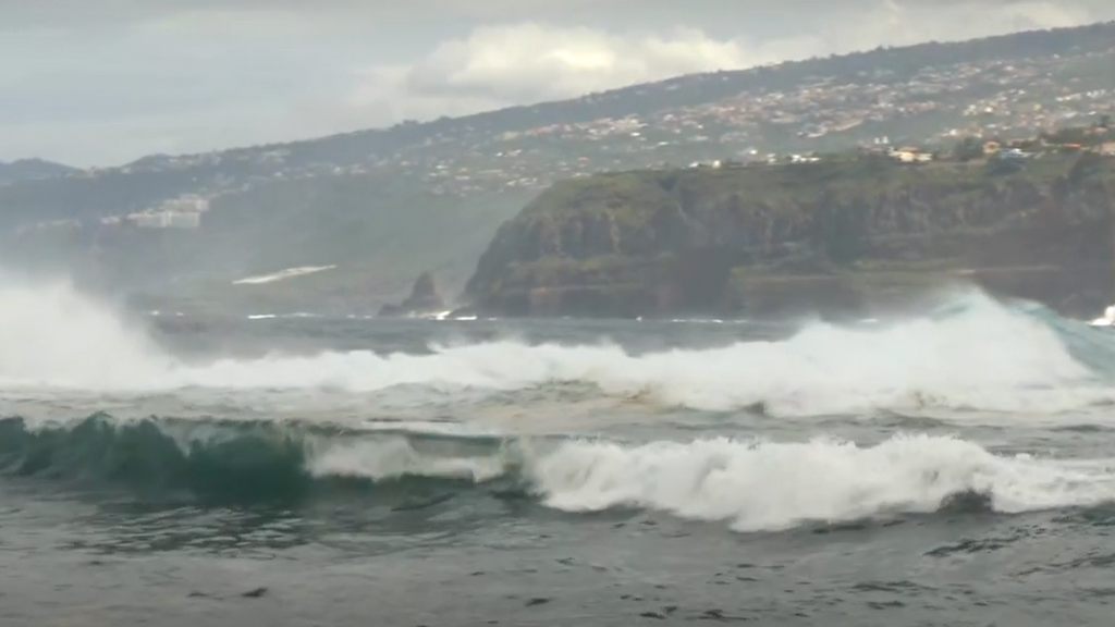 La borrasca 'Therese' azota las Islas Canarias dejando un fuerte temporal a su paso