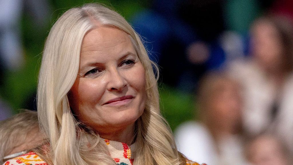 Mette-Marit de Noruega afirma que fue "manipulada" por Jeffrey Epstein: "Me hizo sentir tan insegura que llamé a Haakon"