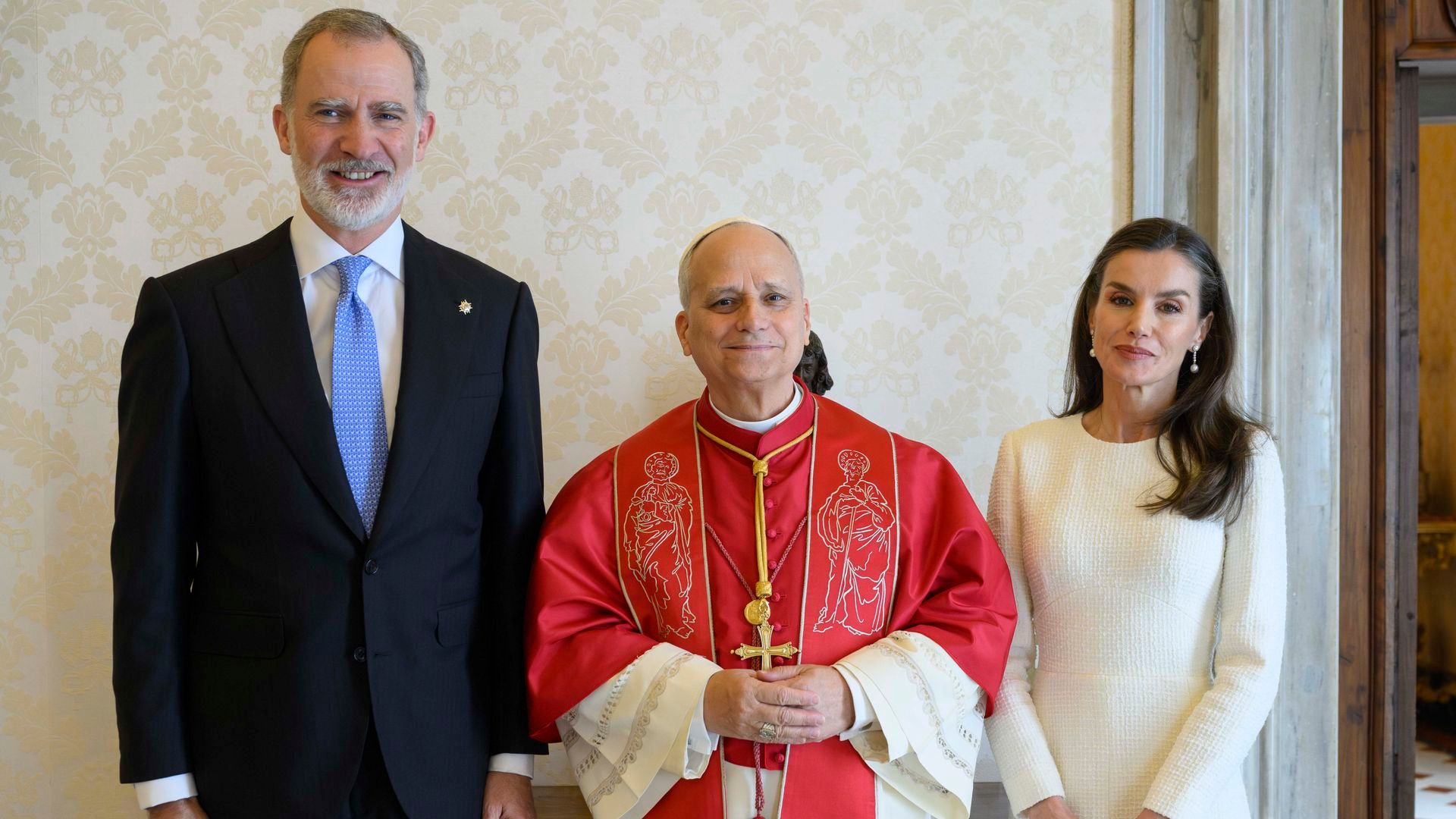 Los reyes Felipe y Letizia junto al papa León XIV este viernes, 20 de marzo