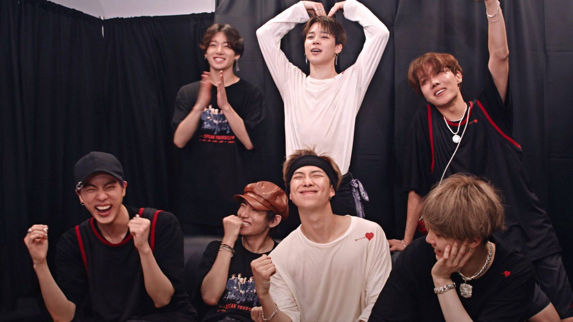 Los siete integrantes de BTS, en su película de 2020