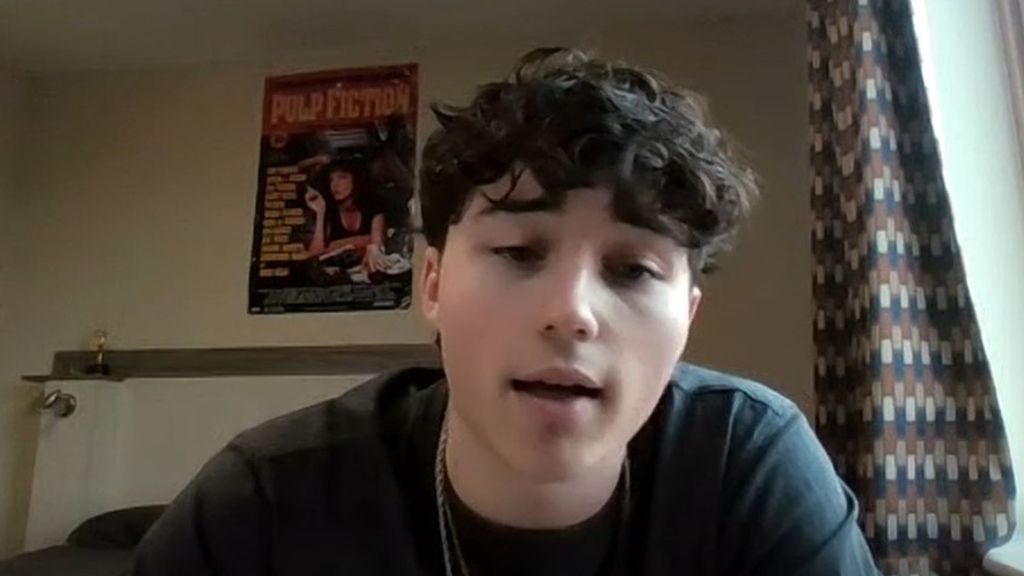 Carlos, un joven español que estudia en el campus británico donde dos estudiantes han muerto por meningitis: "Mucha gente no está vacunada"