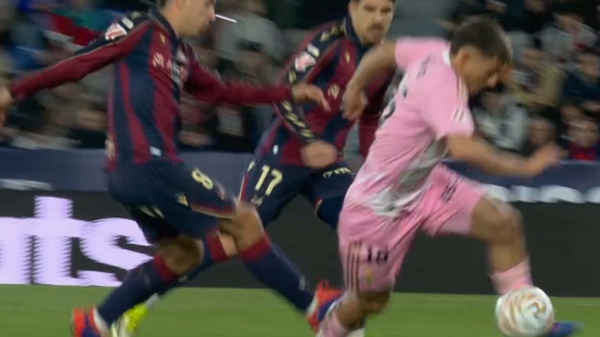 El pisotón de Olasagasti a Thiago Fernández