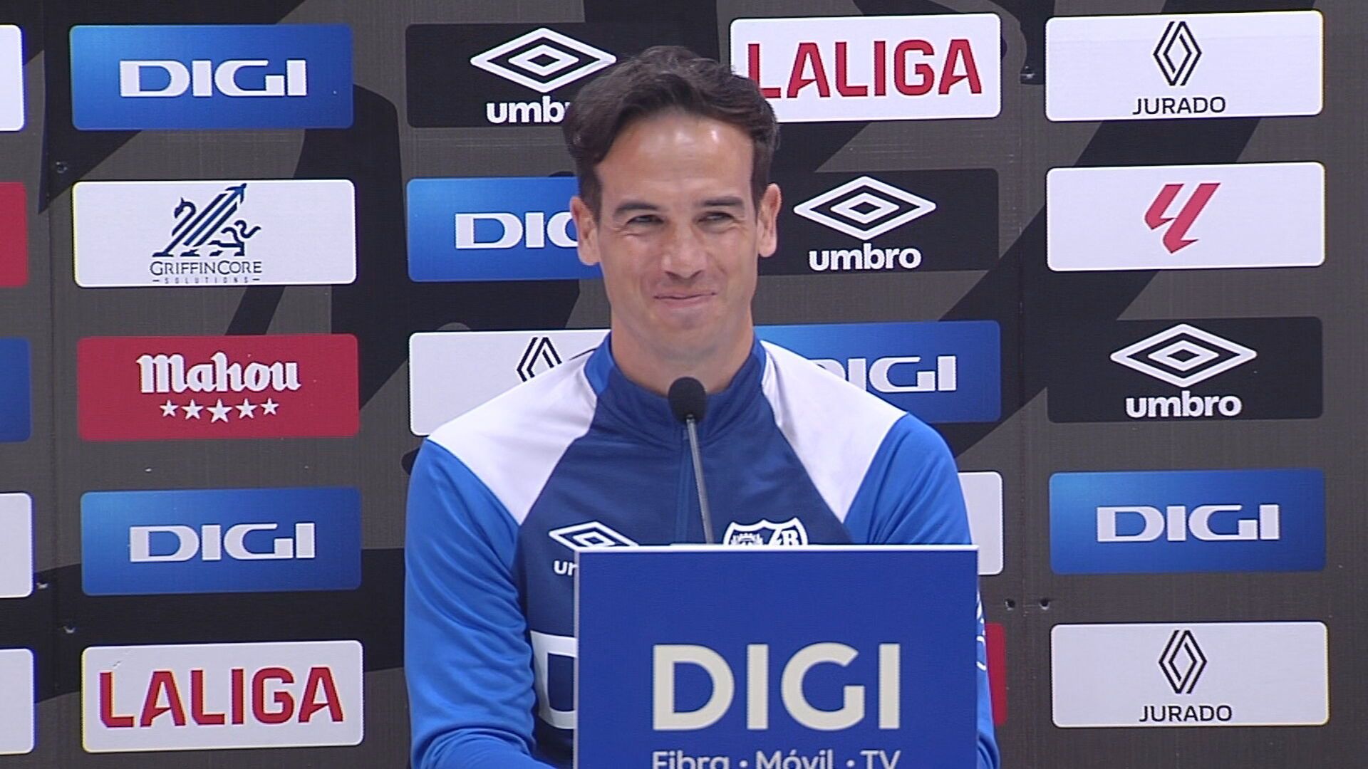 Íñigo Pérez se moja sobre el banquillo del Athletic