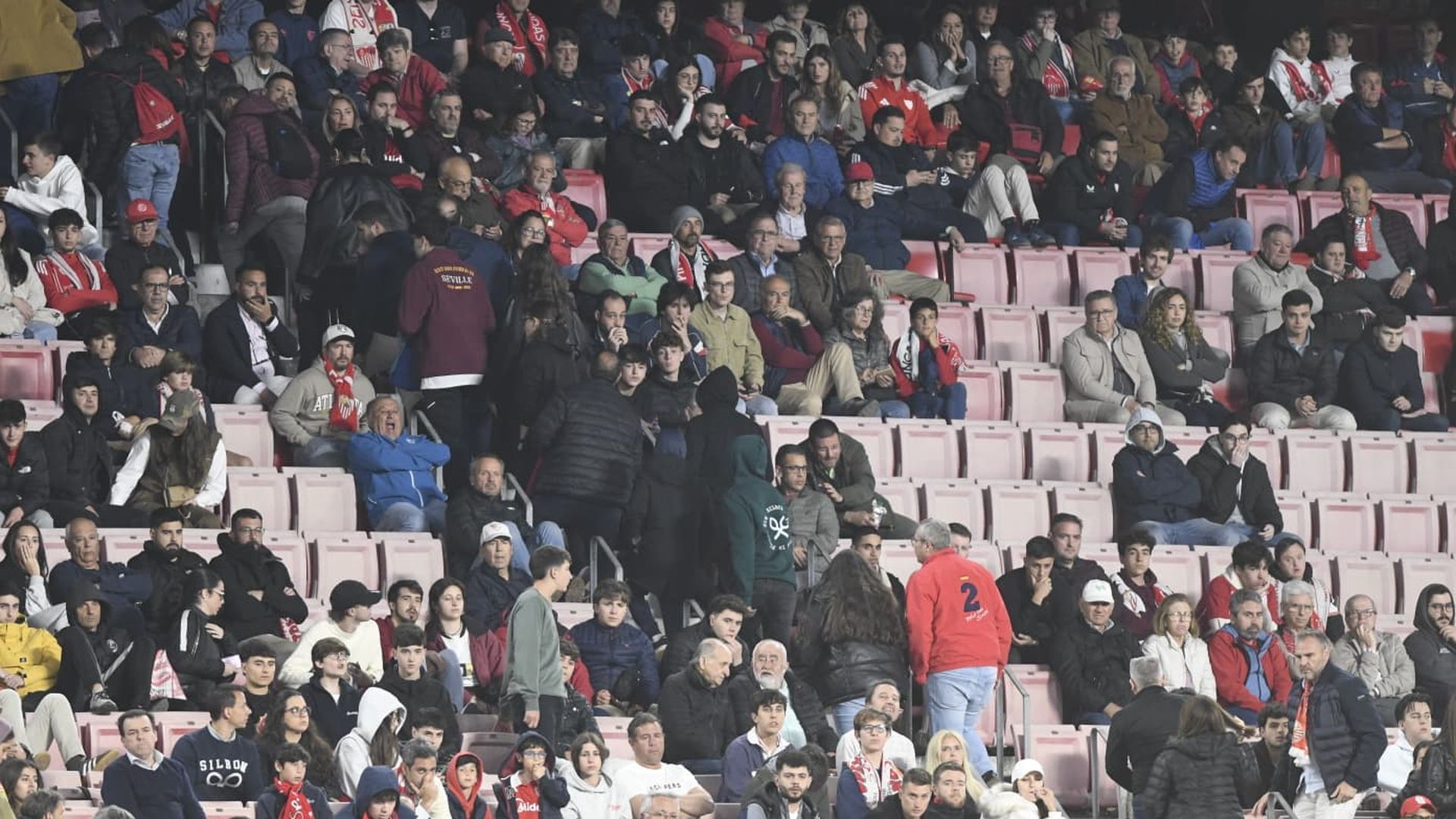 La afición abandona el estadio al final del Sevilla-Valencia La afición abandona el estadio al final del Sevilla-Valencia