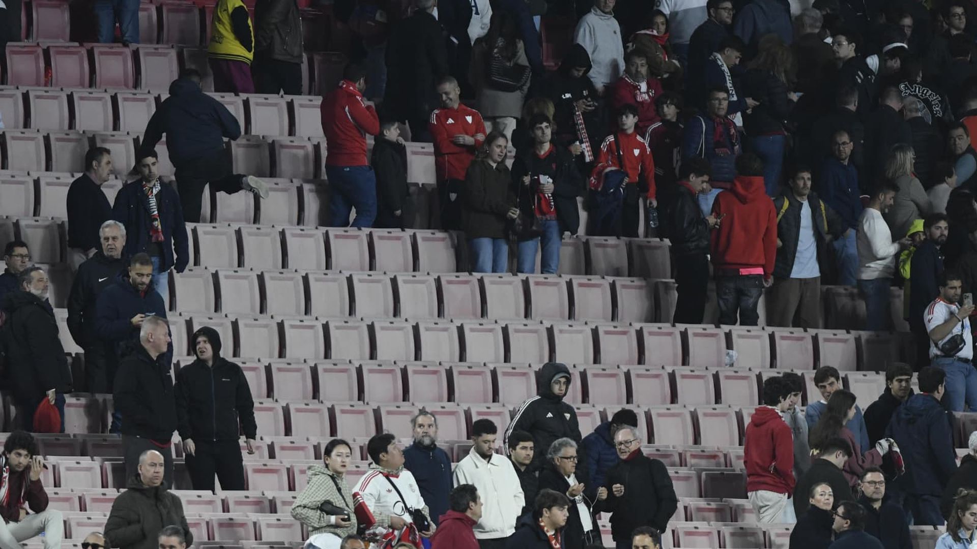 La grada, semivacía en el tramo final del Sevilla-Valencia