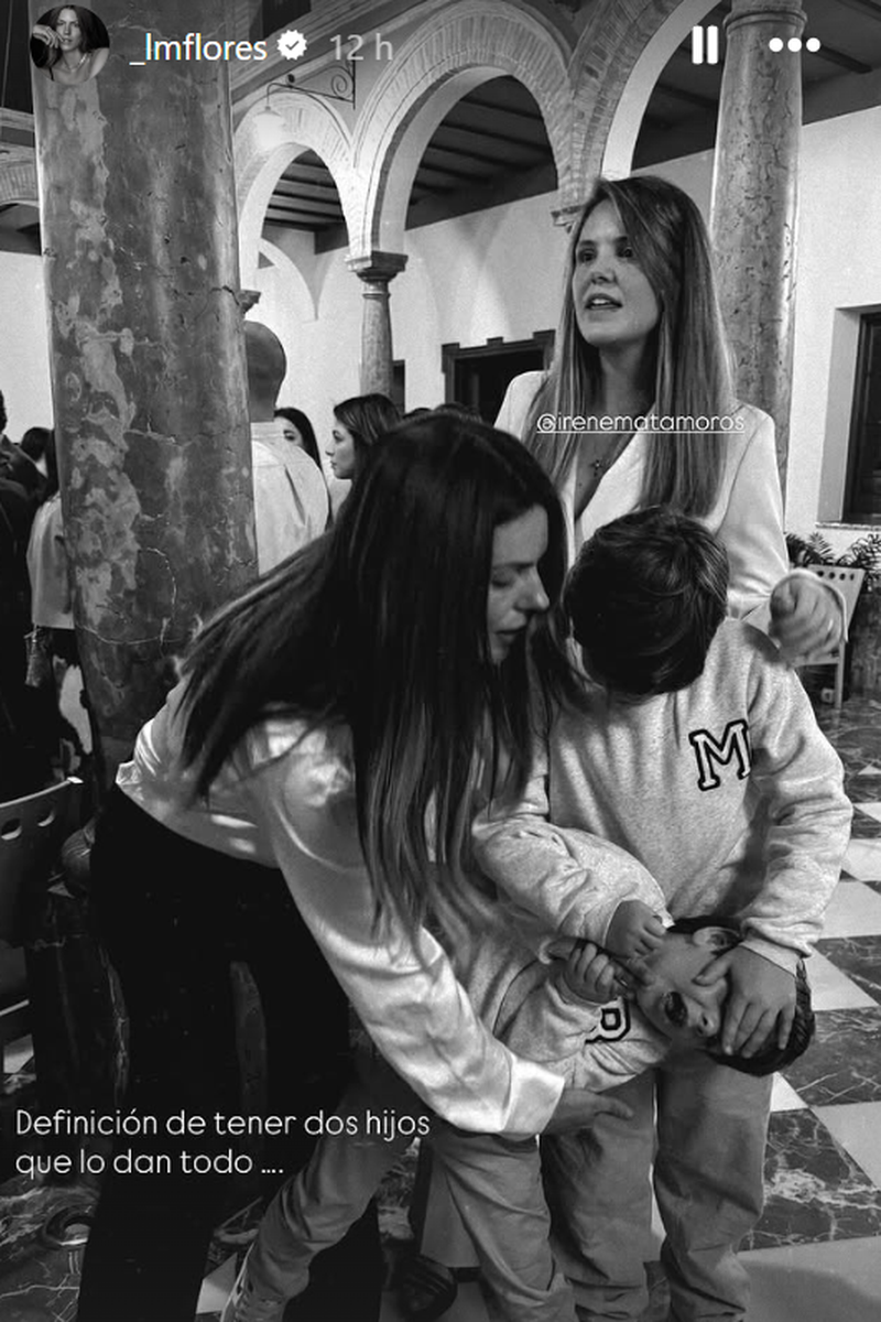 Laura Matamoros con sus dos hijos e Irene en la preboda