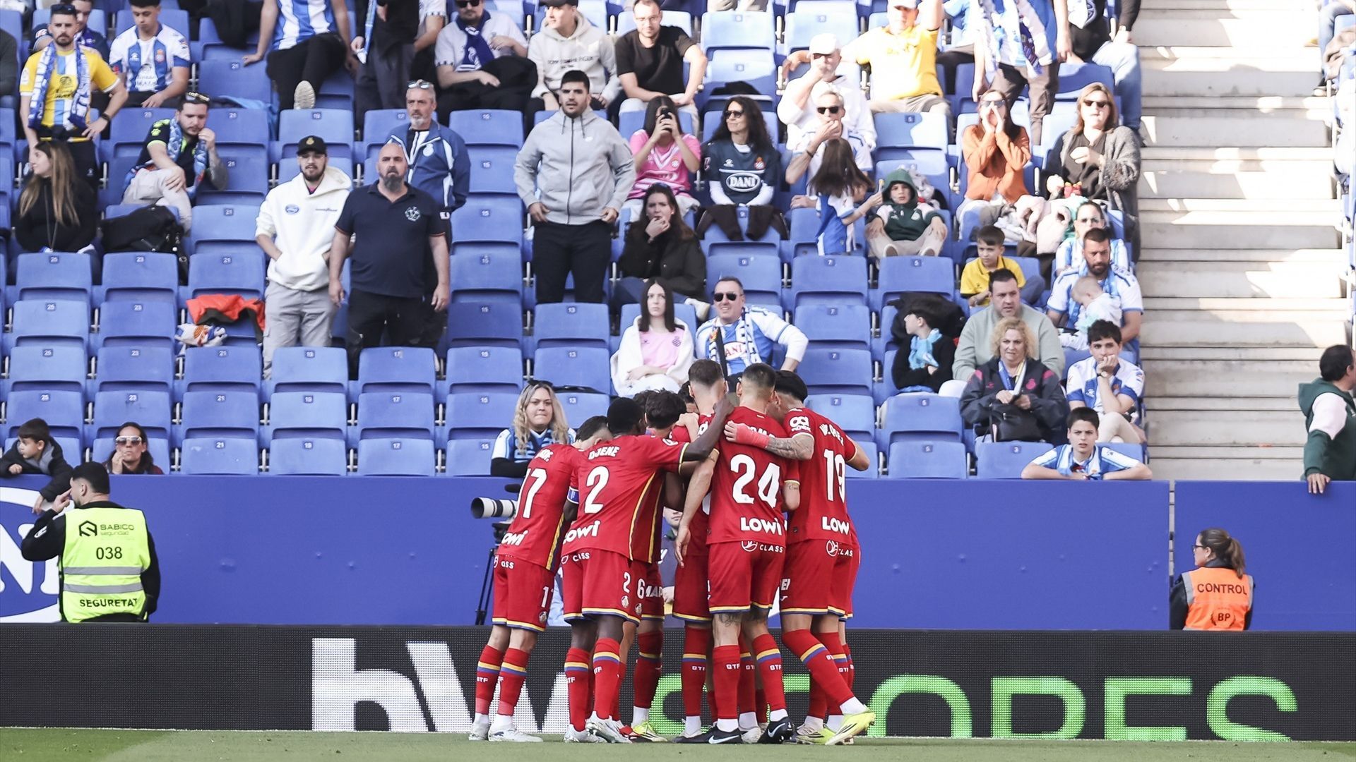 Los jugadores del Getafe celebran un gol ante el Espanyol