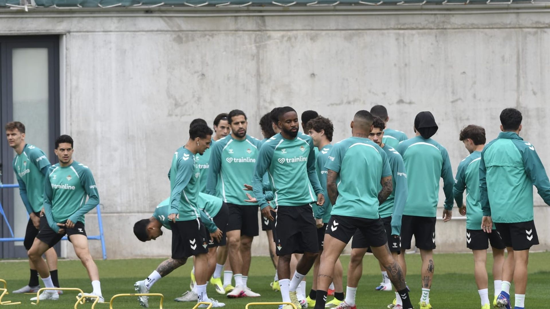 Los jugadores verdiblancos, en el entrenamiento del Betis de este sábado Los jugadores verdiblancos, en el entrenamiento del Betis de este sábado