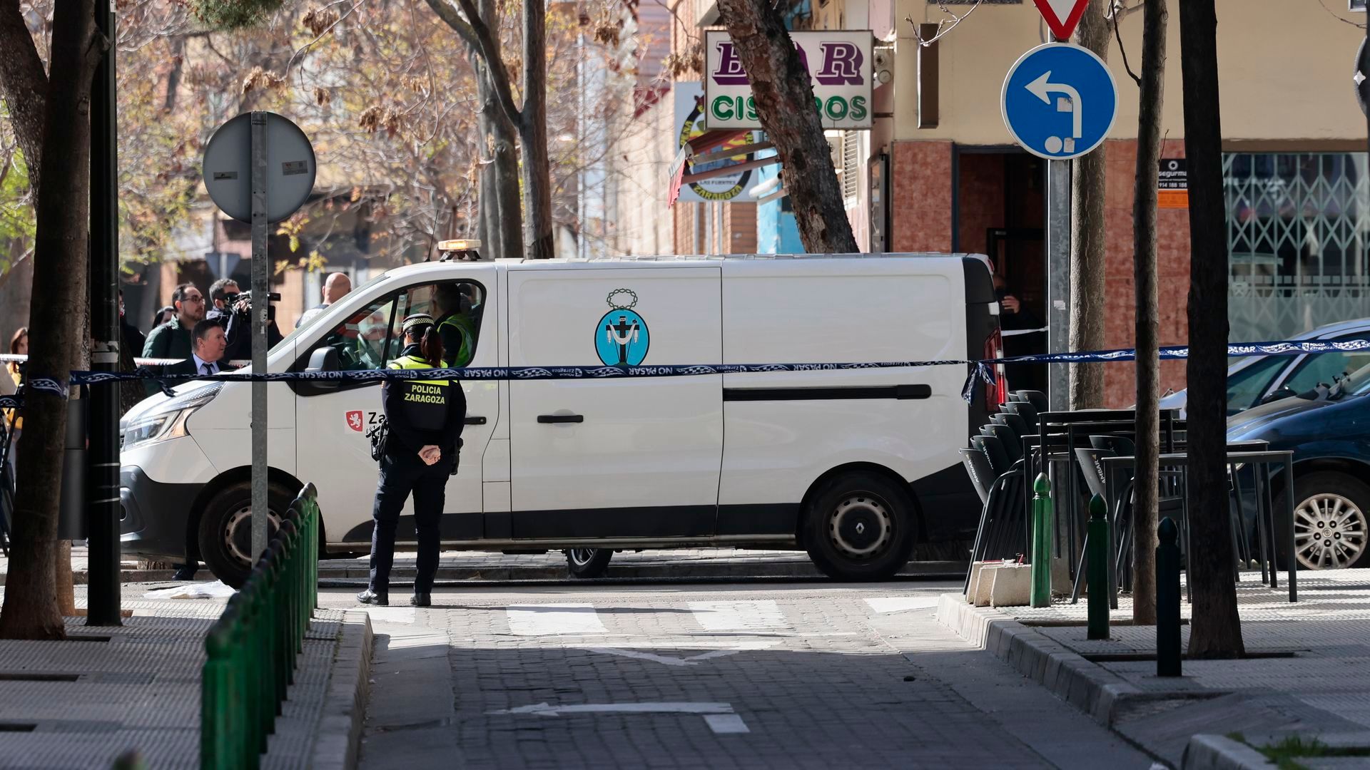 Muere una mujer tras ser tiroteada en plena calle en Zaragoza por su expareja, un hombre que después se ha suicidado