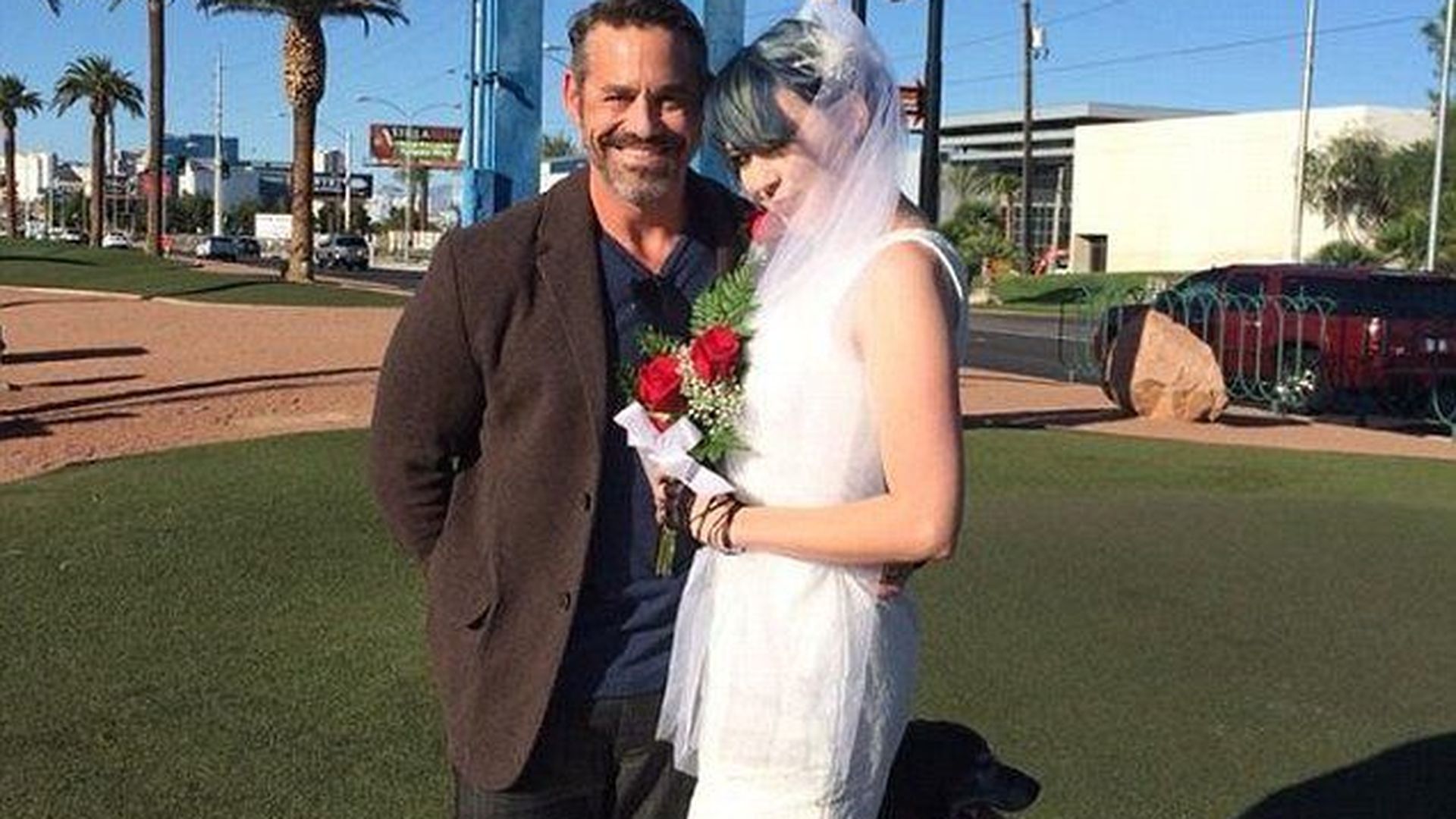 Nicholas Brendon y Monda Tee en su boda