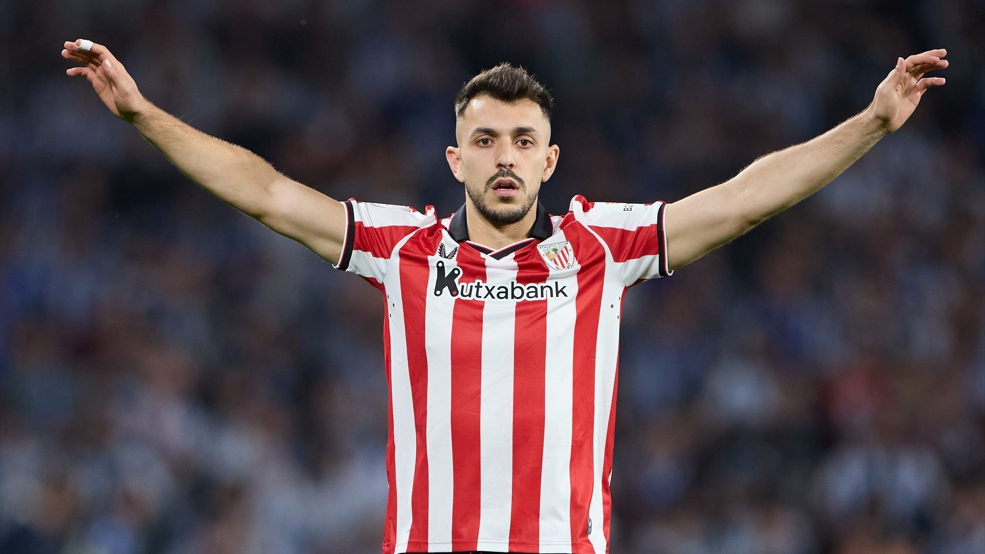 Protesta del central Aitor Paredes en un partido en Anoeta