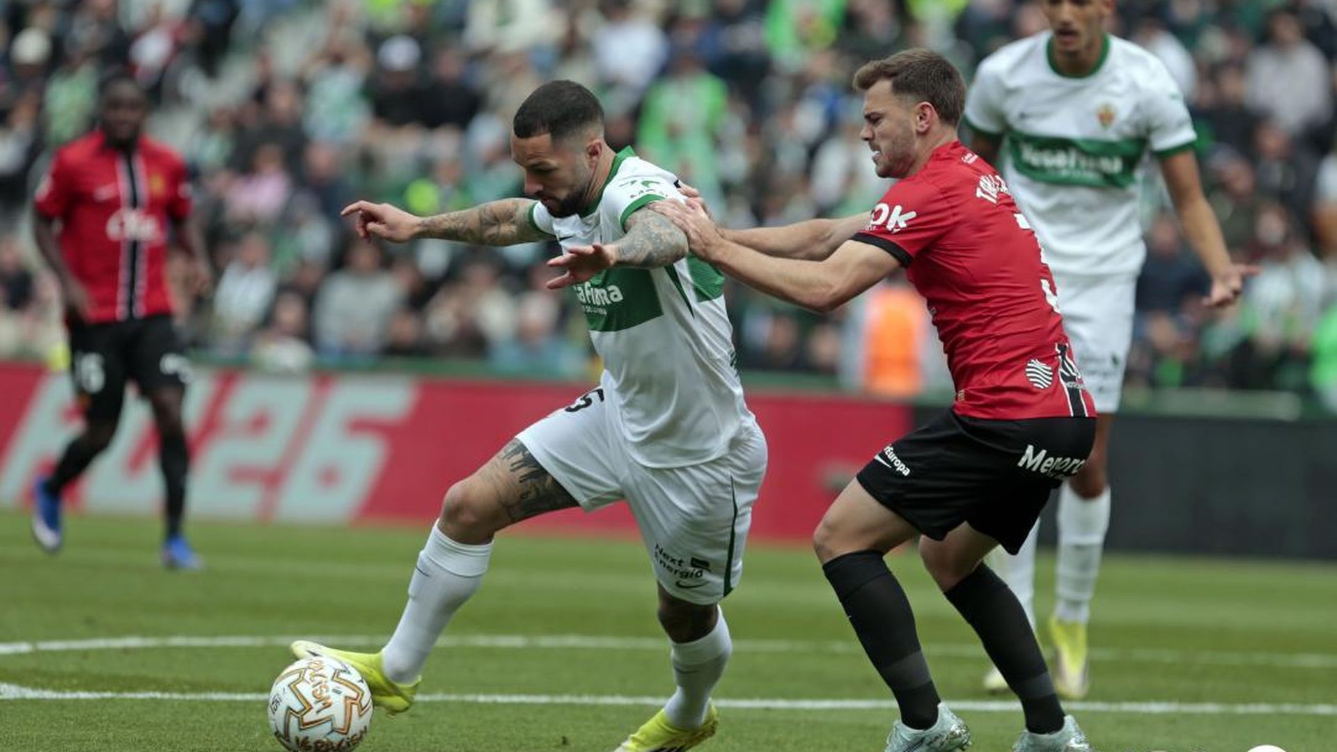 Tete Morente, en una jugada del Elche-Mallorca