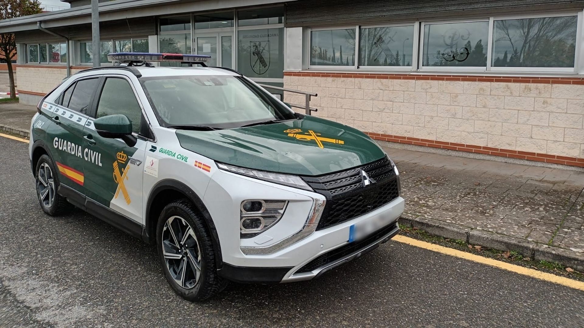 Vehículo de la Guardia Civil Vehículo de la Guardia Civil