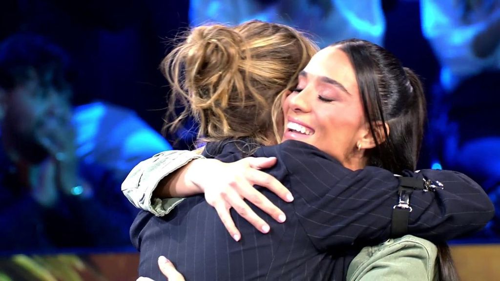 Claudia habla en plató tras anunciar que está embarazada y Sandra Barneda reacciona: "Déjame que te dé un abrazo" Supervivientes 2026 Top Vídeos 360