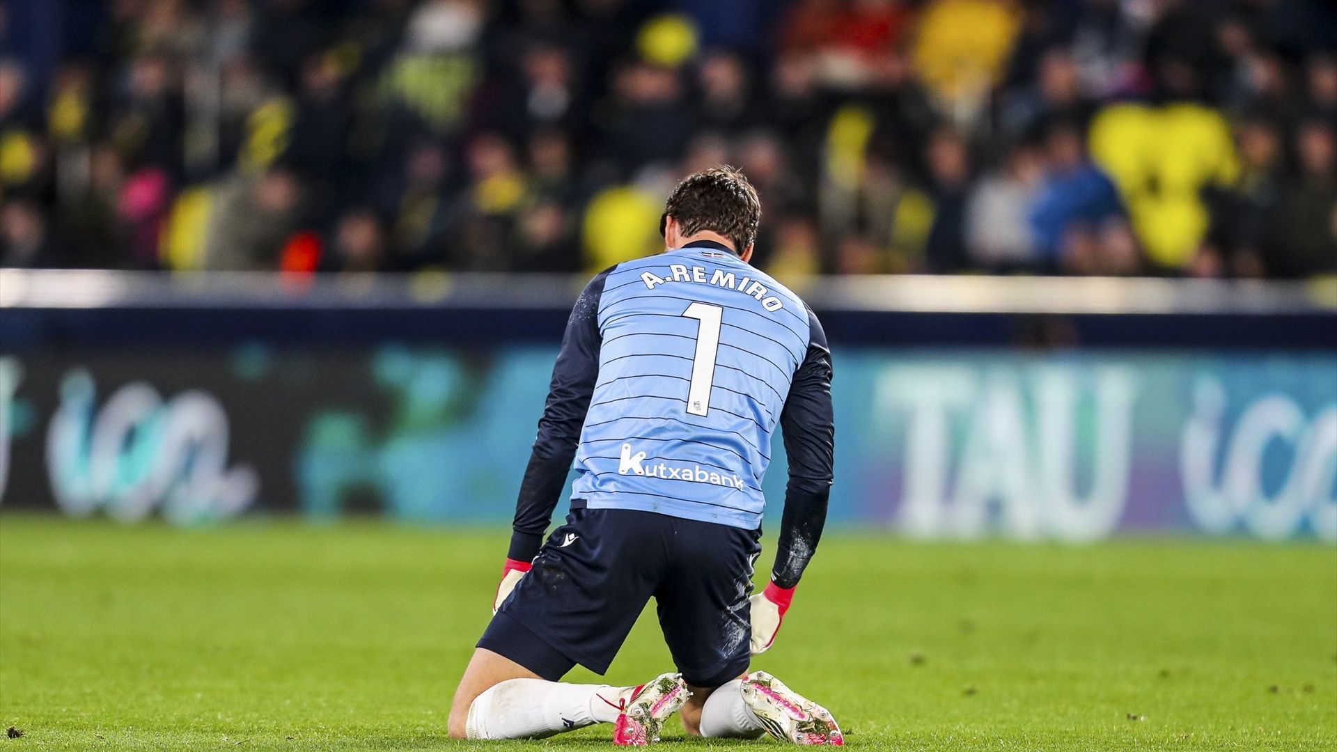 Álex Remiro se lamenta durante el Villarreal-Real Sociedad Álex Remiro se lamenta durante el Villarreal-Real Sociedad