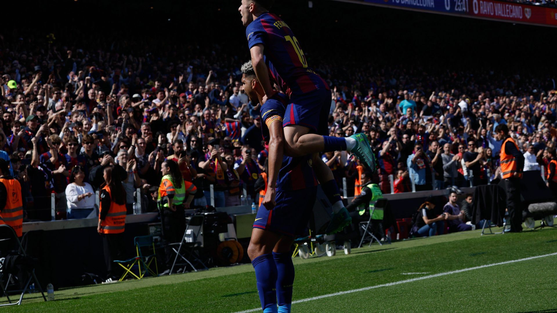 Araujo celebra su gol en el Barça-Rayo