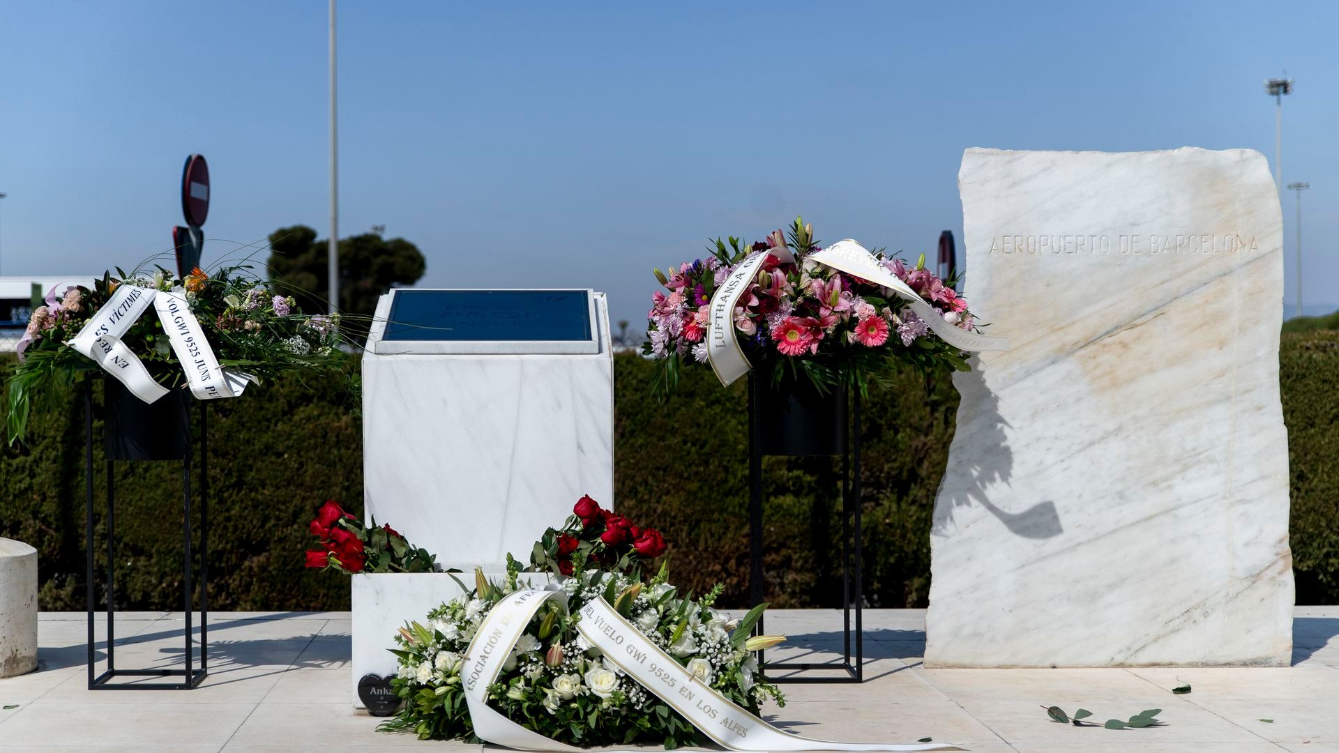 Autoridades políticas y familiares de víctimas de Germanwings conmemoran los 11 años del siniestro Autoridades políticas y familiares de víctimas de Germanwings conmemoran los 11 años del siniestro