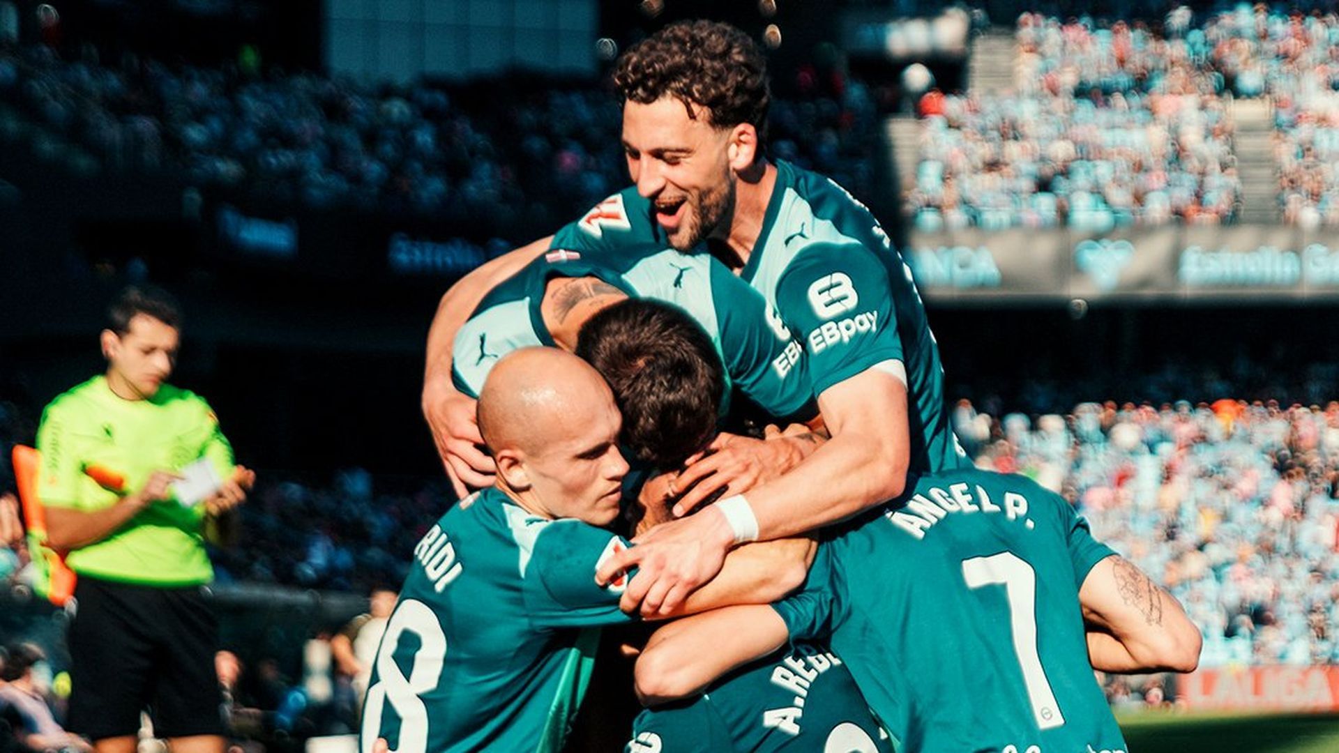 El Alavés celebra su cuarto gol en Balaídos El Alavés celebra su cuarto gol en Balaídos