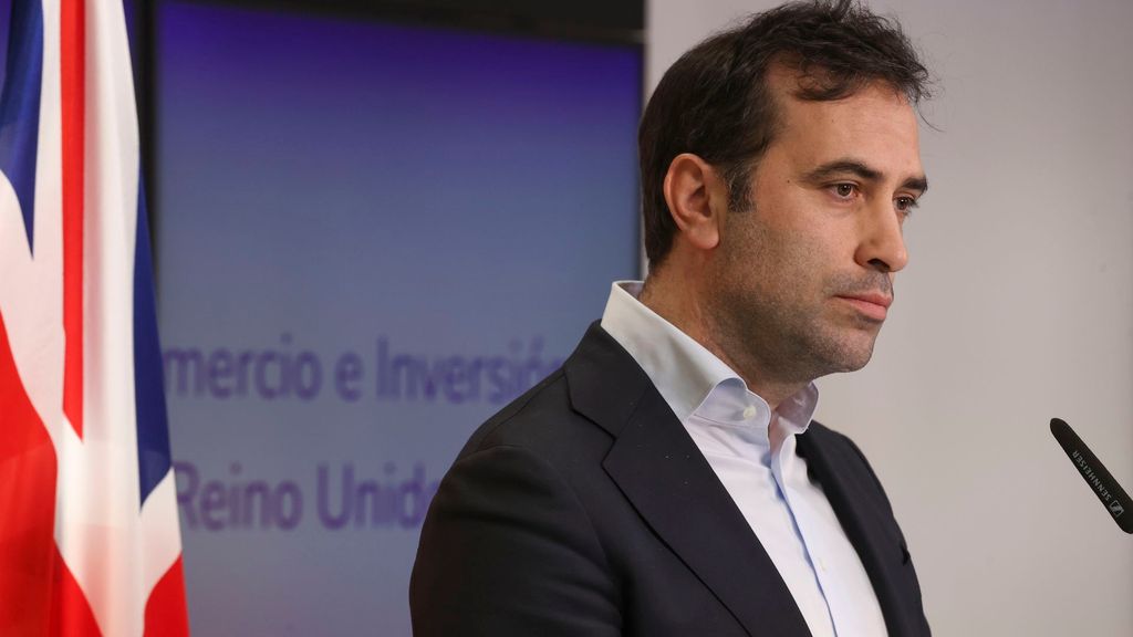 El ministro de Economía, Carlos Cuerpo, sobre la bajada de impuestos a los carburantes: "Vigilaremos que no haya enriquecimientos injustos"