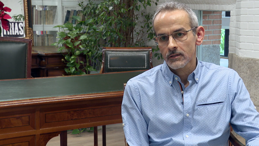 El poeta Antonio Pérez Rico asegura que las palabras "tienen una función terapéutica": "Se puede construir algo hermoso a partir del dolor"