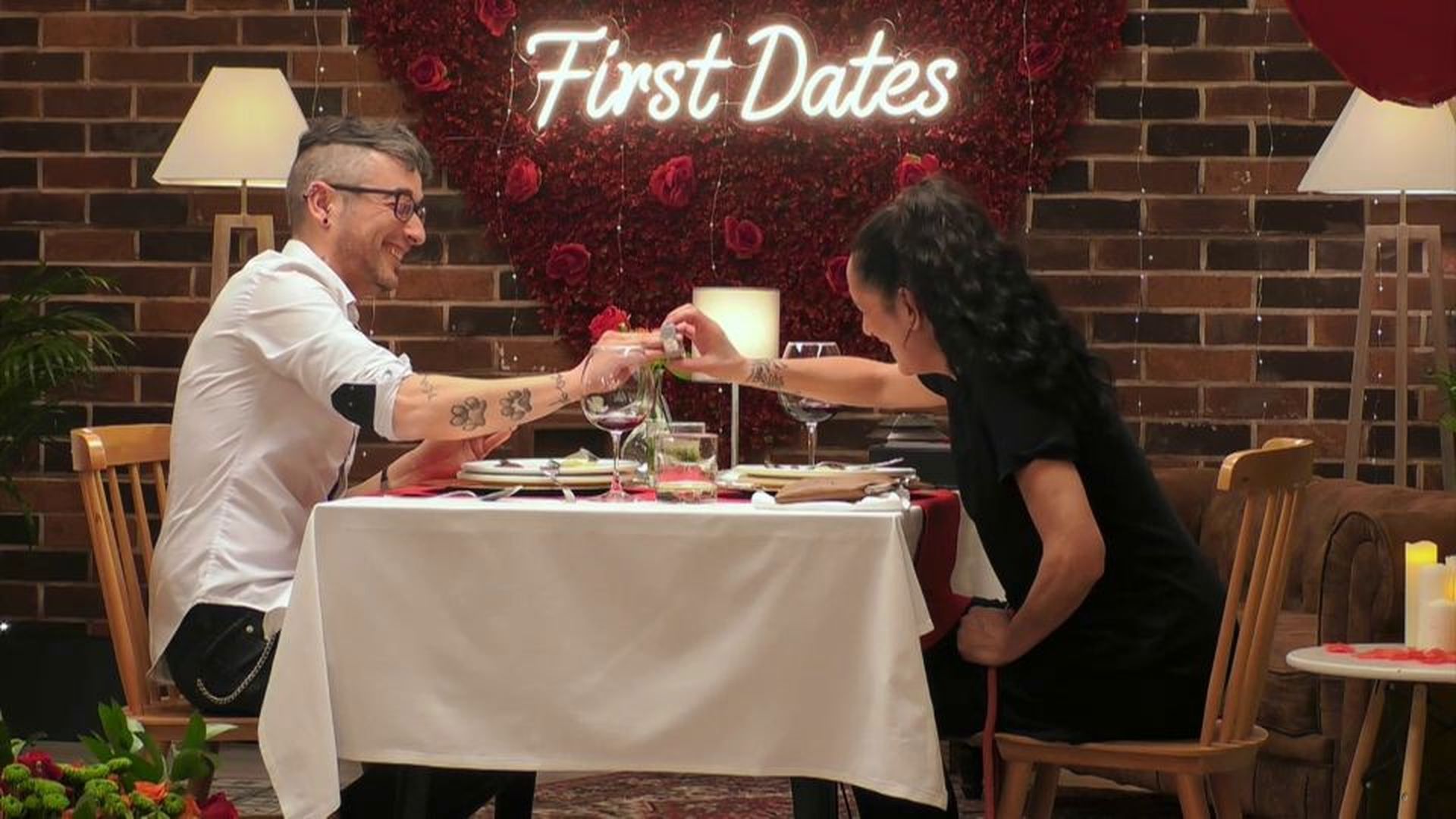 'First Dates' celebra su 10º aniversario con una edición especial que rinde homenaje al formato que ha revolucionado la búsqueda de pareja en televisión