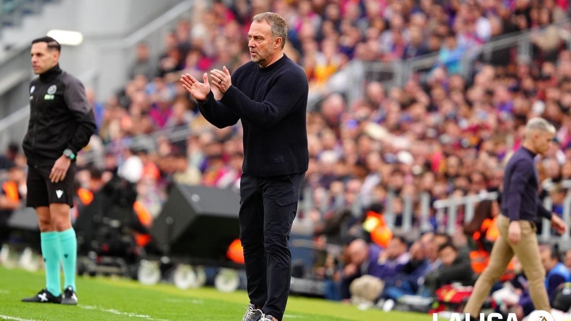 Flick anima a sus jugadores en el Barça-Rayo Flick anima a sus jugadores en el Barça-Rayo